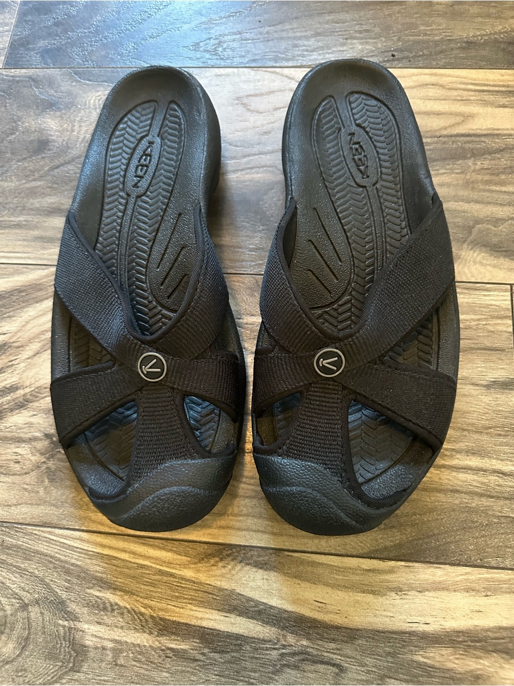 Keen Women’s Bali Sandal Cross Strap Athletic Comfy Outdoor Size 9